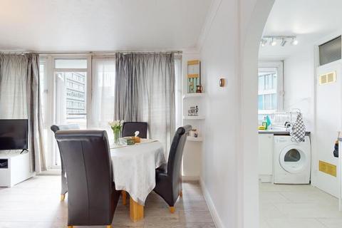 3 bedroom flat to rent, Braithwaite Tower, Hall Place, London W2