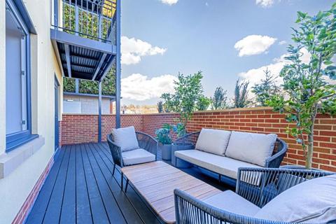 2 bedroom apartment for sale, Plot 156, Maiden Court - Type 4a at Brightwells Yard, GU9, Maiden Court GU9