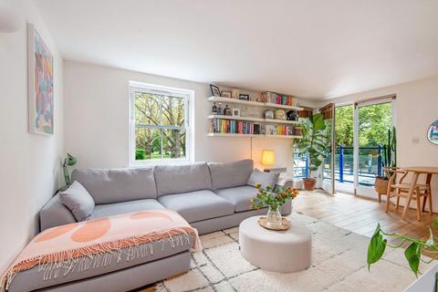 2 bedroom flat for sale, Martello Street, London E8