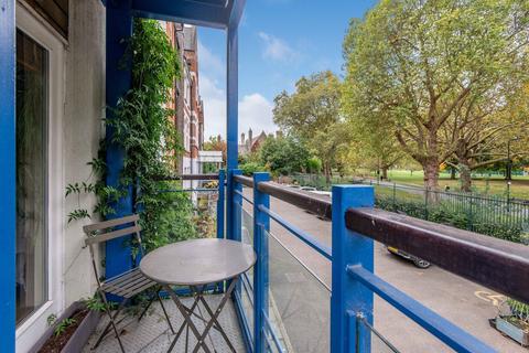 2 bedroom flat for sale, Martello Street, London E8