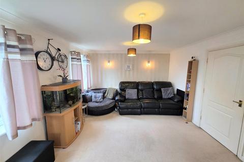 2 bedroom apartment to rent, Stratford Gardens, Bromsgrove, B60