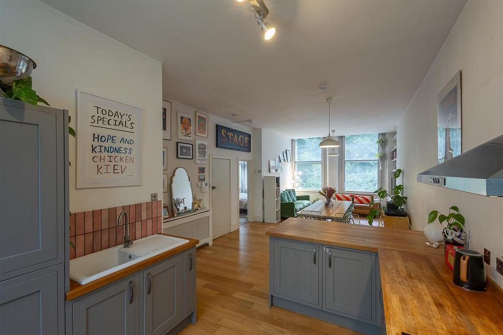 Apartment in Newcastle upon Tyne, Tyne and Wear - View 4