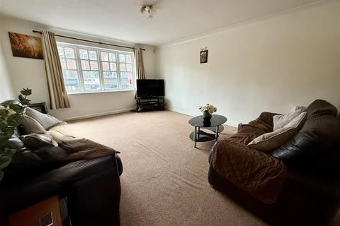 2 bedroom flat to rent, Pannells Court, HOUNSLOW TW5