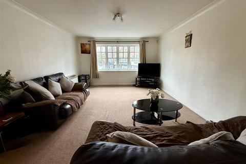 2 bedroom flat to rent, Pannells Court, HOUNSLOW TW5
