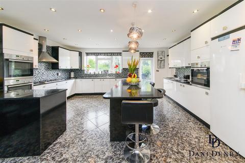 6 bedroom detached house for sale, Hillcrest Avenue, Edgware HA8