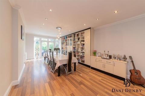 6 bedroom detached house for sale, Hillcrest Avenue, Edgware HA8