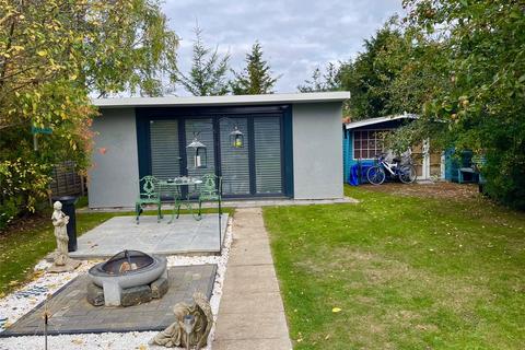 3 bedroom bungalow for sale, Rectory Road, Hawkwell, Hockley, Essex, SS5