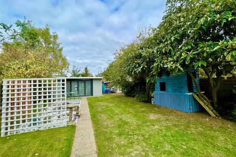 3 bedroom bungalow for sale, Rectory Road, Hawkwell, Hockley, Essex, SS5