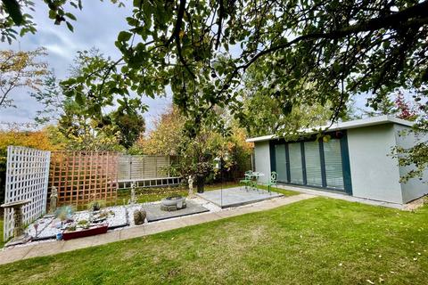 3 bedroom bungalow for sale, Rectory Road, Hawkwell, Hockley, Essex, SS5