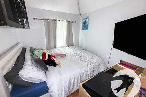 28 Ealdham Square, London, SE9 6BL