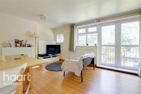 3 bedroom flat to rent, King's Avenue, SW4