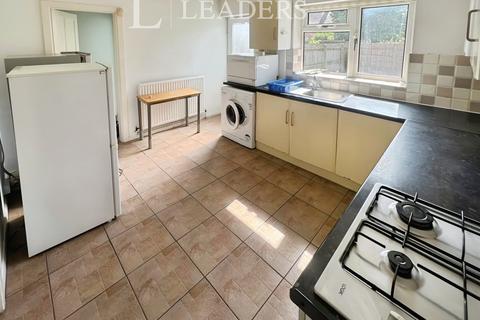 2 bedroom house to rent, Wishford Avenue, NG7
