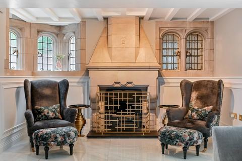 3 bedroom flat for sale, Harewood, Kingston Vale, London, SW15