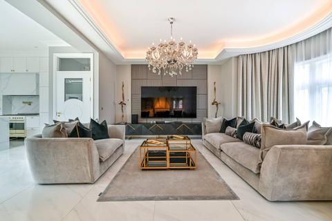 3 bedroom flat for sale, Harewood, Kingston Vale, London, SW15