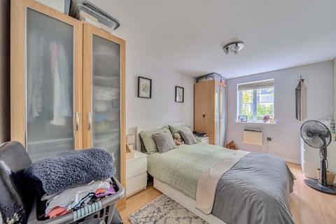 undefined, Basingstoke Road, Reading, Berkshire