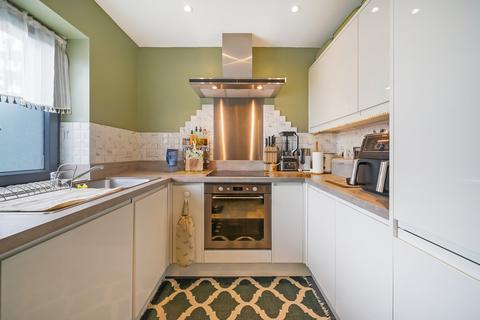 1 bedroom flat for sale, London Road, Mitcham, CR4