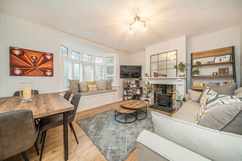 2 bedroom flat for sale, Hook Road, Surbiton KT6