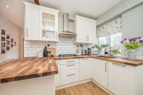 2 bedroom flat for sale, Hook Road, Surbiton KT6