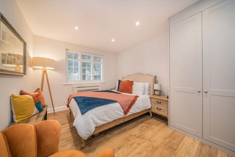 2 bedroom flat for sale, Hook Road, Surbiton KT6