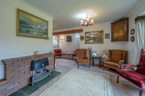 undefined, Summercourt Drive, Kingswinford, DY6 9QL