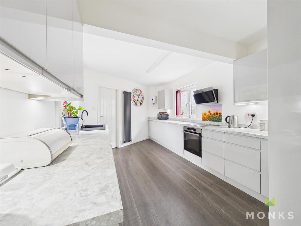 CAM01420 G0-PR0783-STILL012.jpg