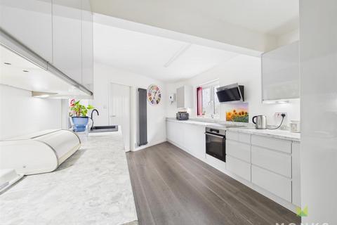 4 bedroom detached house for sale, Lowe Hill Road, Wem
