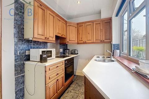 2 bedroom terraced house to rent, High Street, Wouldham, ME1