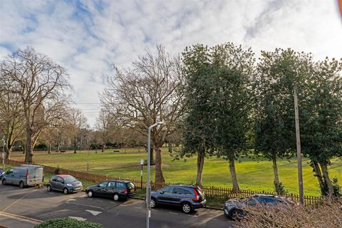3 bedroom apartment for sale, Wanstead Place, Wanstead