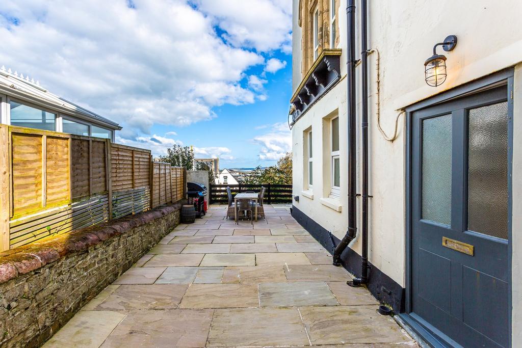 Annexe Courtyard and Entrance