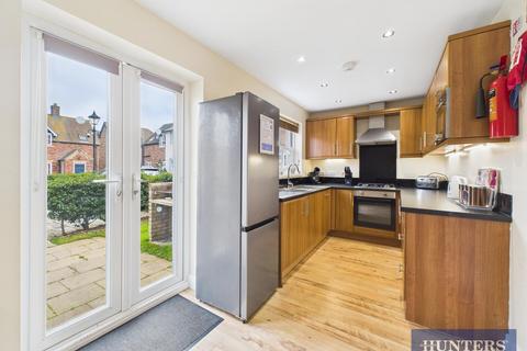 4 bedroom end of terrace house for sale, Hudson Avenue, The Bay, Filey