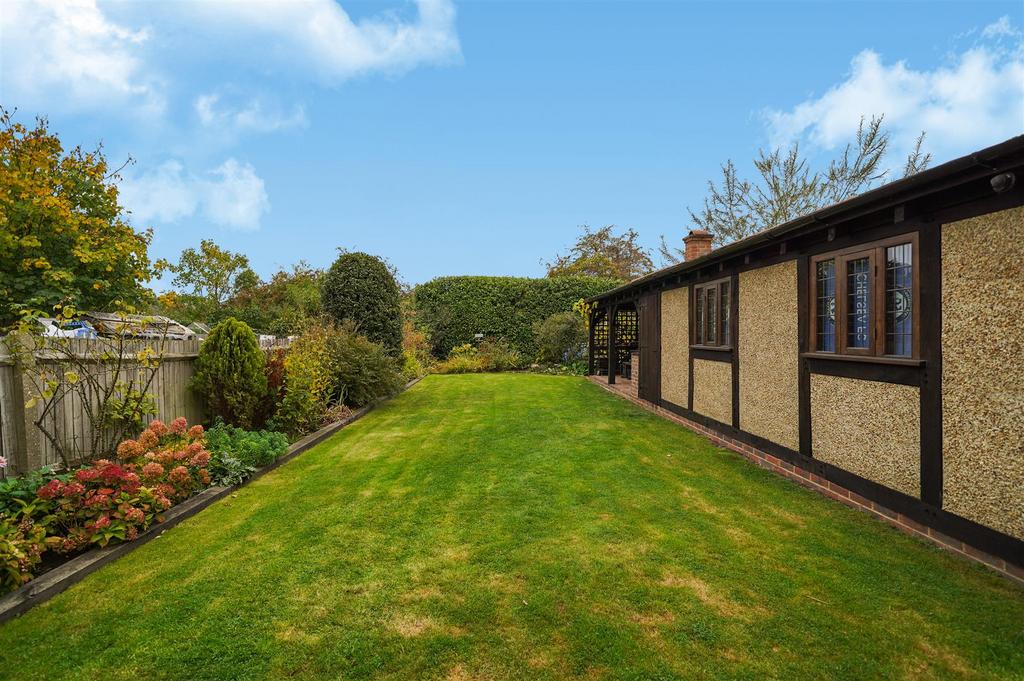 35 Medway Gardens - wocp1jxqsg46y LHc TK4e.jpg