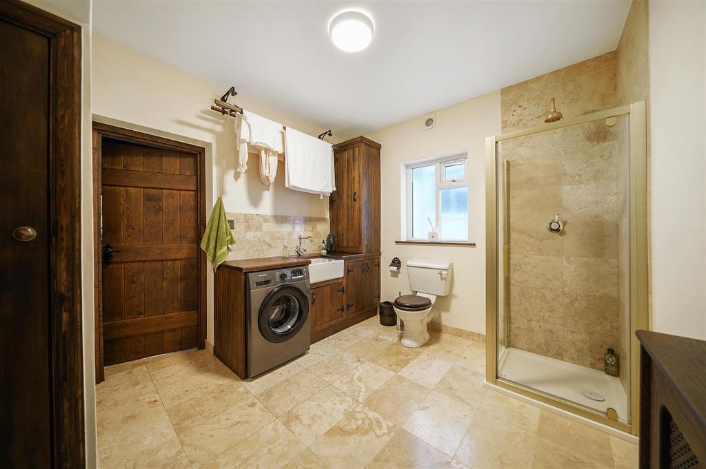 35 Medway Gardens - 1 ZZNux Z4z RR5 TV3 P5 Cj V.jpg
