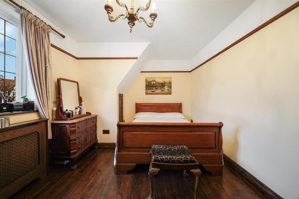 35 Medway Gardens - UL4g QAOd XJza UFAEt EKH.jpg