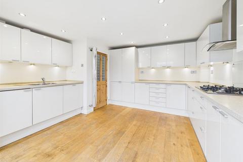3 Bodman Close, Chippenham, SN15 3YE