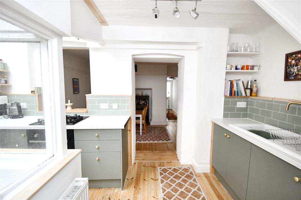 Fitted kitchen