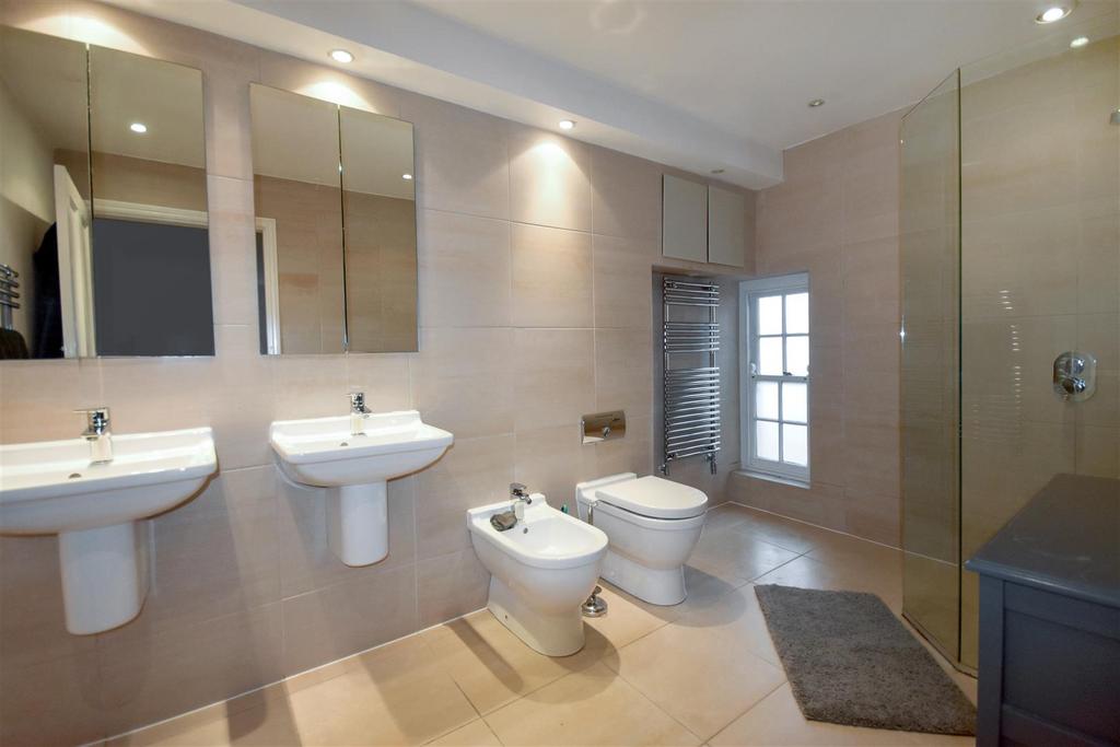 En suite wet room