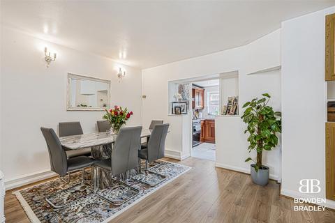 2 bedroom terraced house for sale, Burrow Road, Chigwell, IG7