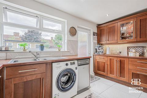 2 bedroom terraced house for sale, Burrow Road, Chigwell, IG7