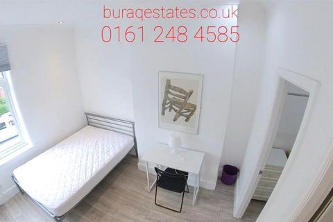 3 bedroom house to rent, Slade Lane, Manchester M19