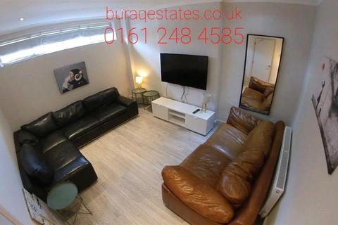 3 bedroom house to rent, Slade Lane, Manchester M19