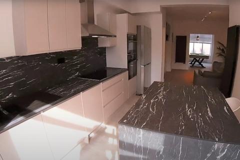 6 bedroom house to rent, Fortuna Grove, Manchester M19