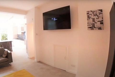 6 bedroom house to rent, Fortuna Grove, Manchester M19