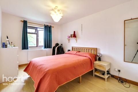 Teresa Mews, Walthamstow
