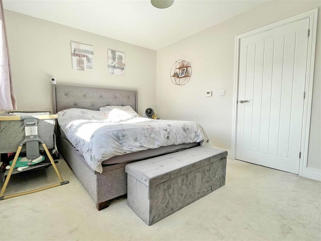 Bed1a.jpg
