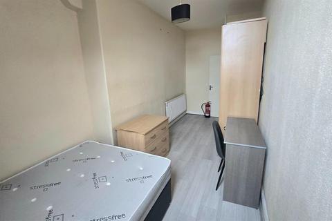 1 bedroom house to rent, 32a Laindon Road, Manchester M14