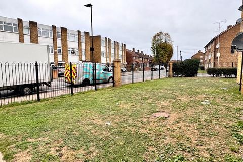 undefined, Long Lease, Parking, Luton Road, London, E13