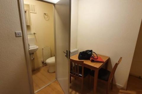 Studio to rent, Ash Grove