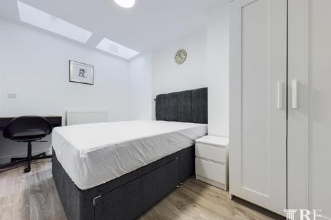 Reynolds Drive, Edgware