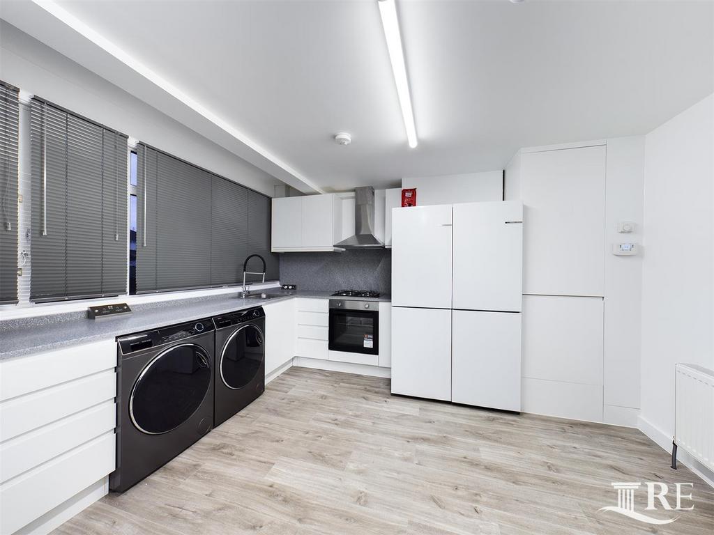 Kitchen ..jpg