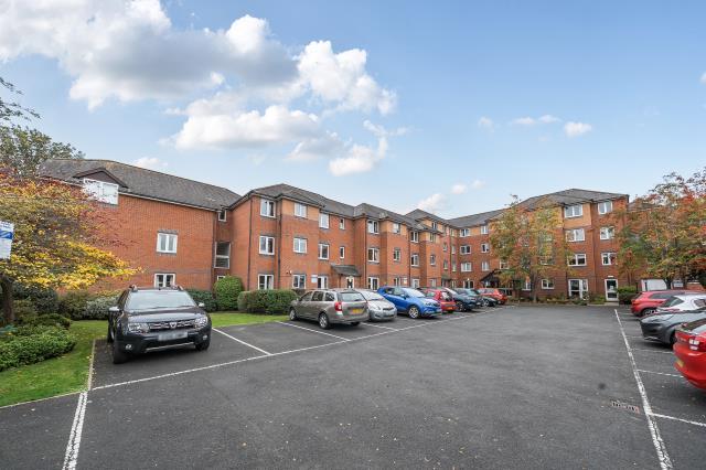 Spencer Court, Banbury 2 bed apartment for sale - £120,000